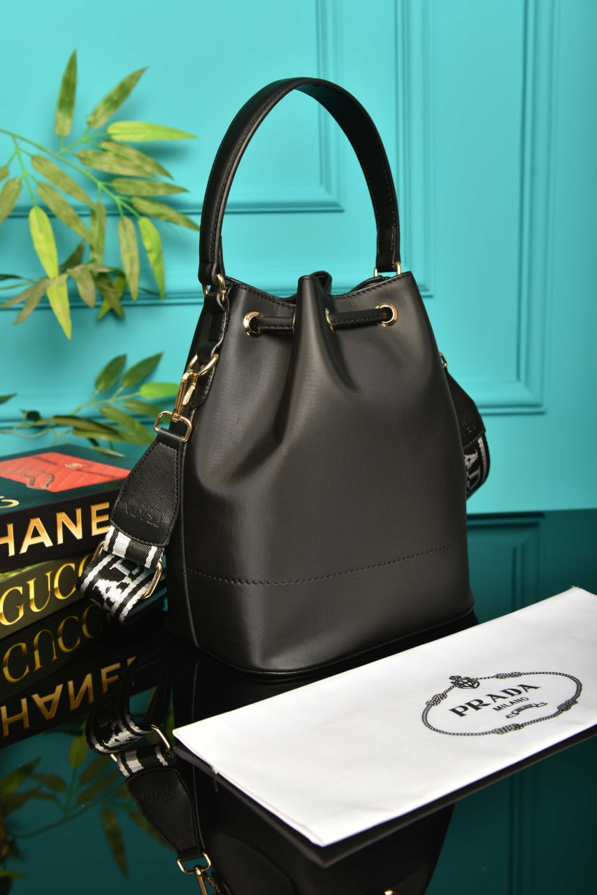 Vitello Daino Bucket Bag