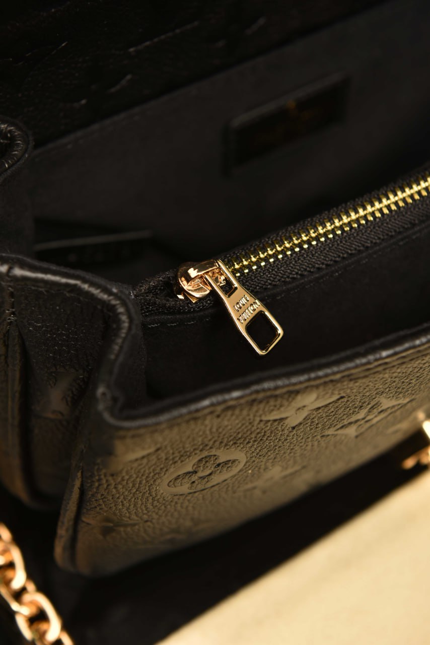 Pochette Metis East