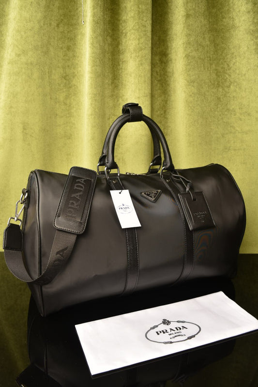 - Sac de voyage en Re-Nylon et cuir brossé