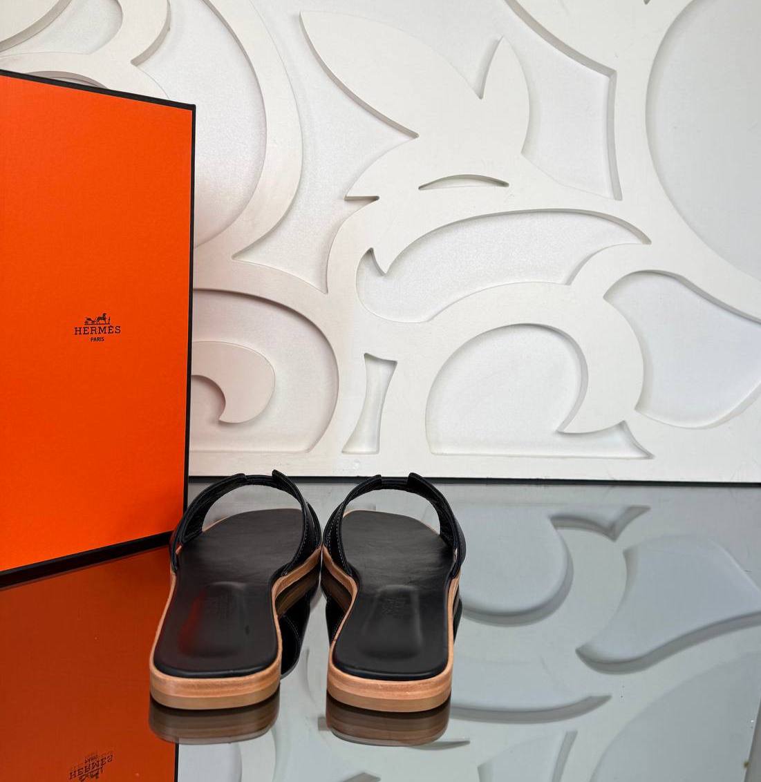 '- Oran Slippers (Black)